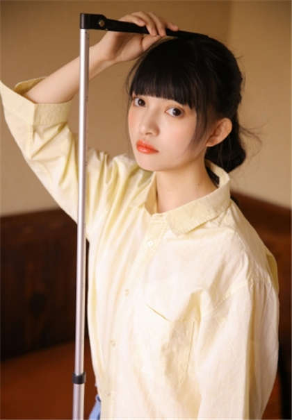 大手罩住她的饱满圆润-把奶尖儿送到嘴边_酥糖齿轮