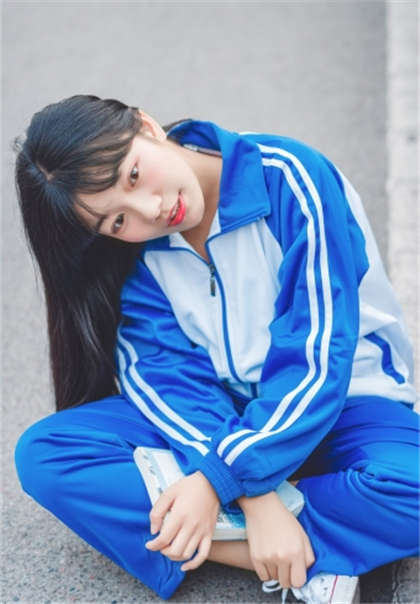 纯肉1女多n男强迫-小雪蜜汁顺着大腿流下来_酥糖齿轮