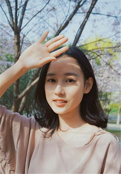 一边上课一边看片-露骨小说中第一次描写_酥糖齿轮