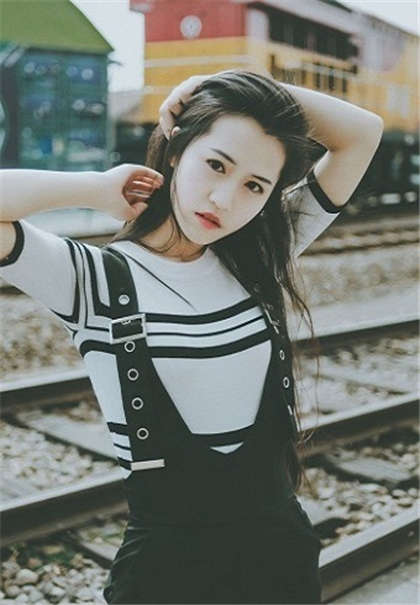 很黄很色的总裁小说-我被一群民工轮流上了_酥糖齿轮