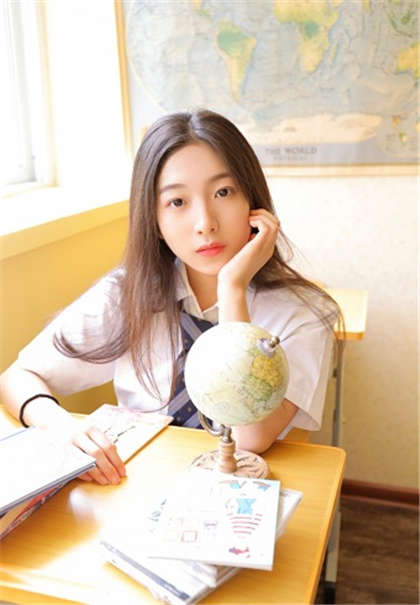 公车上的污小说-几个校花给一个老头_酥糖齿轮