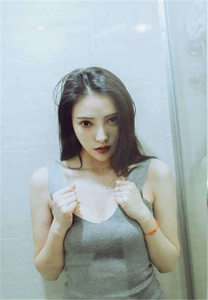 同桌逞我睡觉-动车被强短篇小说_酥糖齿轮