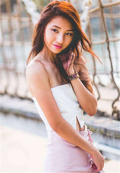 公交一点一点进入-我们班的男生都啪过我_酥糖齿轮