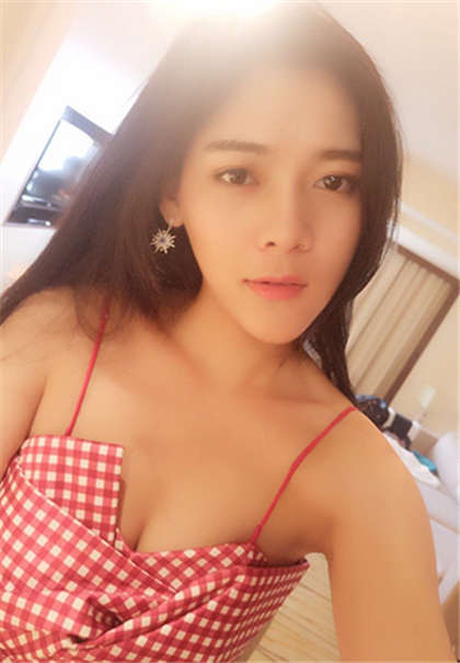 很黄的百合小说-他的粗壮轮番进入她的紧致律动_酥糖齿轮