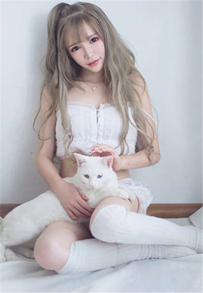 同时被三个人日的感觉-小说中男女第一次_酥糖齿轮