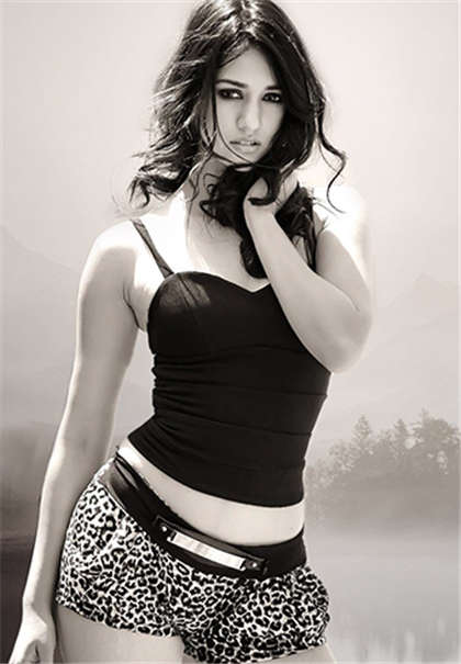 白洁在宝马车上被强奸-啊不要了好涨太深了高h_酥糖齿轮