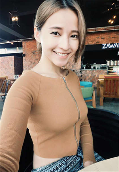 又黄又好看的书籍-我被同桌上课摸出了水_酥糖齿轮