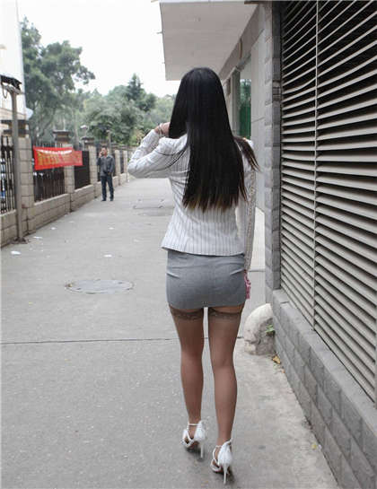 几个男人围奸一个女人的文章-插的好爽舔奶小说_酥糖齿轮