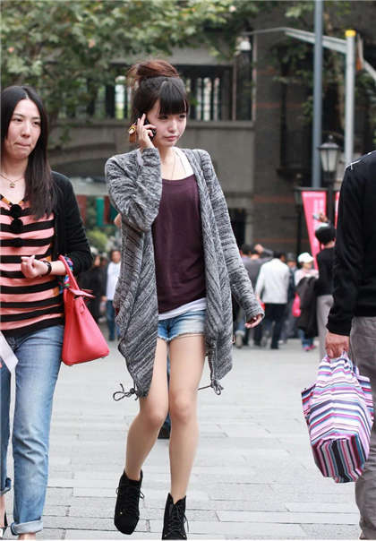 用嘴巴添下面小说-啪啪啪的小黄文_酥糖齿轮