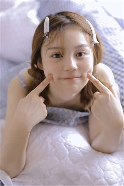 男女主在学校里做的小说-我故意穿短裙坐公交小说_酥糖齿轮