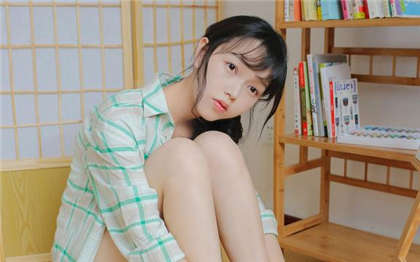 美女丝袜H文-肉肉细节描写详细的小说_酥糖齿轮