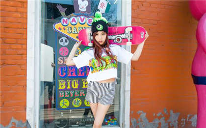 多对夫妻别墅群交-漂亮老师晚上让我去她家_酥糖齿轮