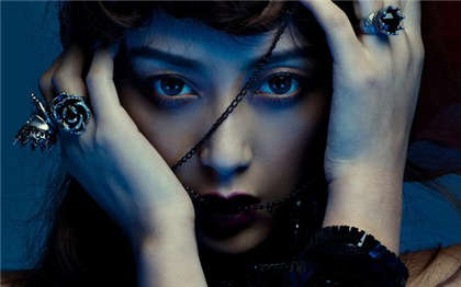 上课被同桌折磨黄文-车肉短文_酥糖齿轮