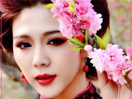 很污很黄的厕所小说-跪在他双腿之间……_酥糖齿轮