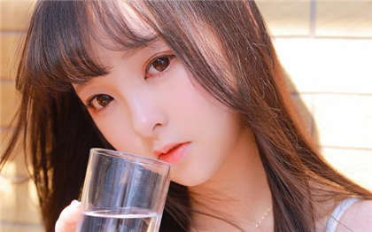 啊啊~嗯~-边吃奶边下扎下面很爽_酥糖齿轮