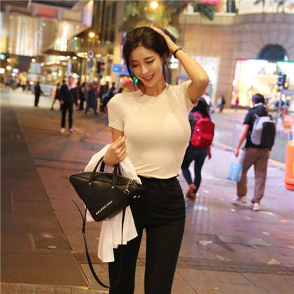 同桌上课下课都吃我奶-我被他朋友轮流性侵大叫一晚_酥糖齿轮