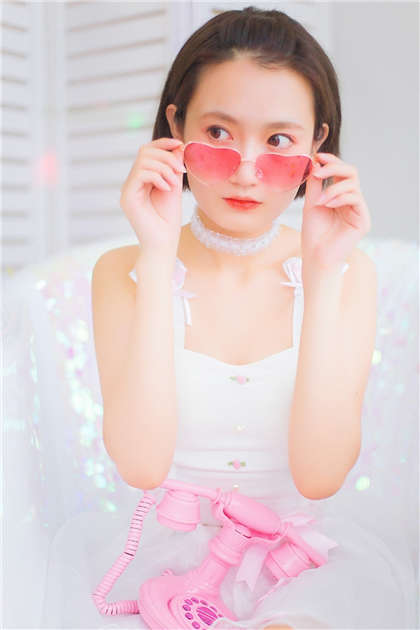 在阴部塞东西的文章 小说-同桌想玩我下面_酥糖齿轮