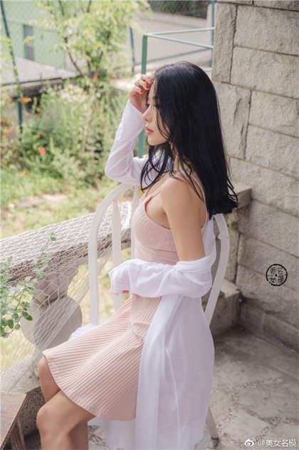 下面的小嘴又软又湿-公交车上的奶水_酥糖齿轮