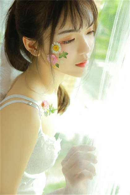 办公室的迷乱-闷骚的女人性饥渴表现太疯狂_酥糖齿轮