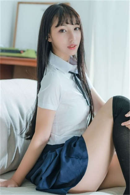 大手罩住她的饱满圆润-把奶尖儿送到嘴边_酥糖齿轮