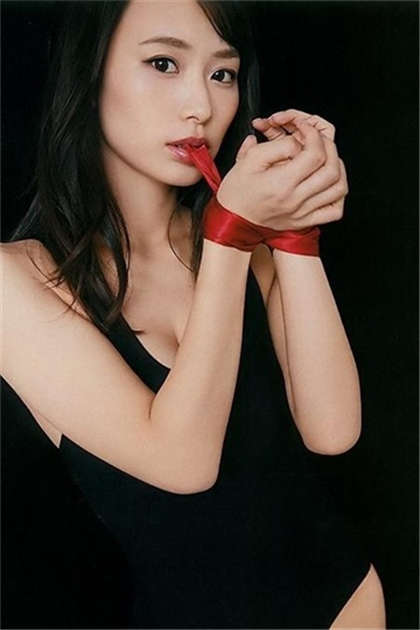 很黄很黄在床上-两男一女的3p的经验交流_酥糖齿轮