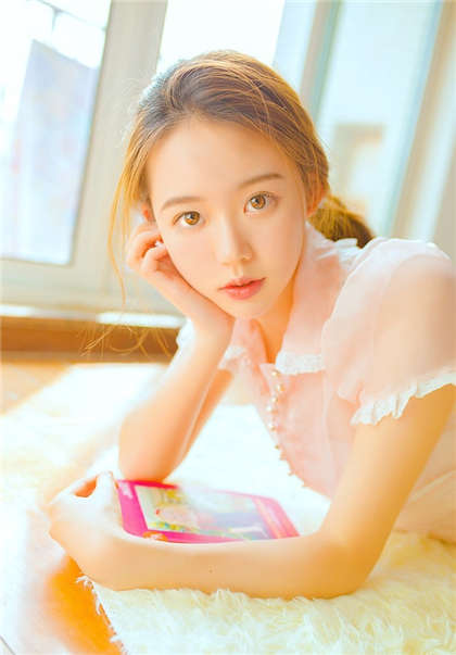 大手罩住她的饱满圆润-把奶尖儿送到嘴边_酥糖齿轮