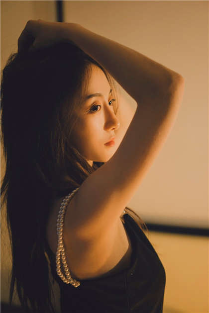 中年熟妇小说-办公室里的权欲与诱惑_酥糖齿轮