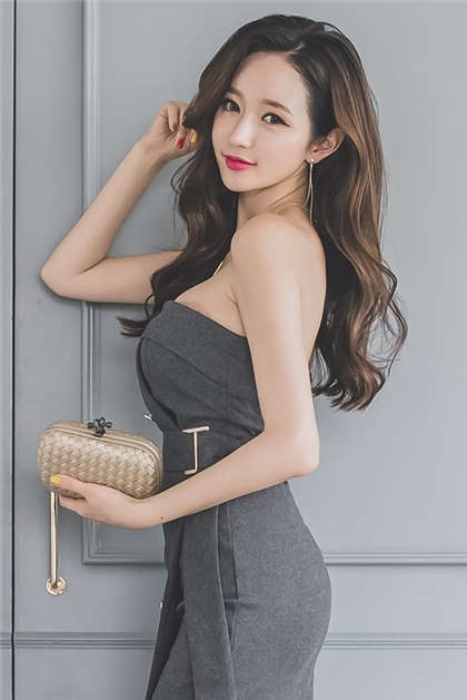 下面的小嘴又软又湿-公交车上的奶水_酥糖齿轮