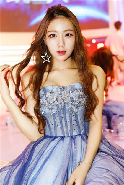 很污很多肉的-在车里从后面猛地挺身沉腰贯穿_酥糖齿轮