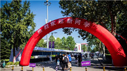 日本高层政策偏向低利率立场，美元兑日元维持高位震荡