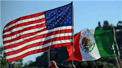 特朗普发图：歌剧魅影手持“TRUMP 2028”标牌