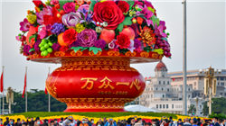 62岁俞敏洪骑行中途摔倒在地，双膝摔出血，本人报平安：皮外伤，不用担心