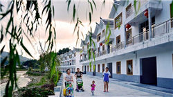 收评：港股恒指涨0.13% 科指涨0.11% 科网股、内房股走弱 创新药概念走强 万科跌超6%