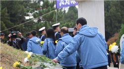 雪峰科技：目前公司主要生产工业级硝酸和硝酸铵产品，尚未涉足电子级产品