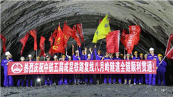 加总理就反关税广告向特朗普致歉：只要美国准备好，贸易谈判将重启