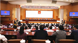 你大爷还是你大爷！2个月涨超1万亿美元，英伟达重回“市值第一”宝座